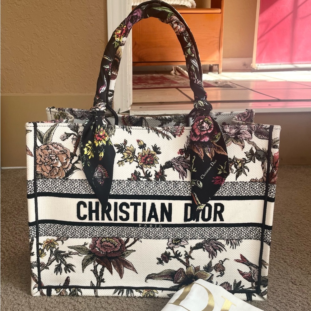 Stunning Christian Dior Booktote Book tote medium